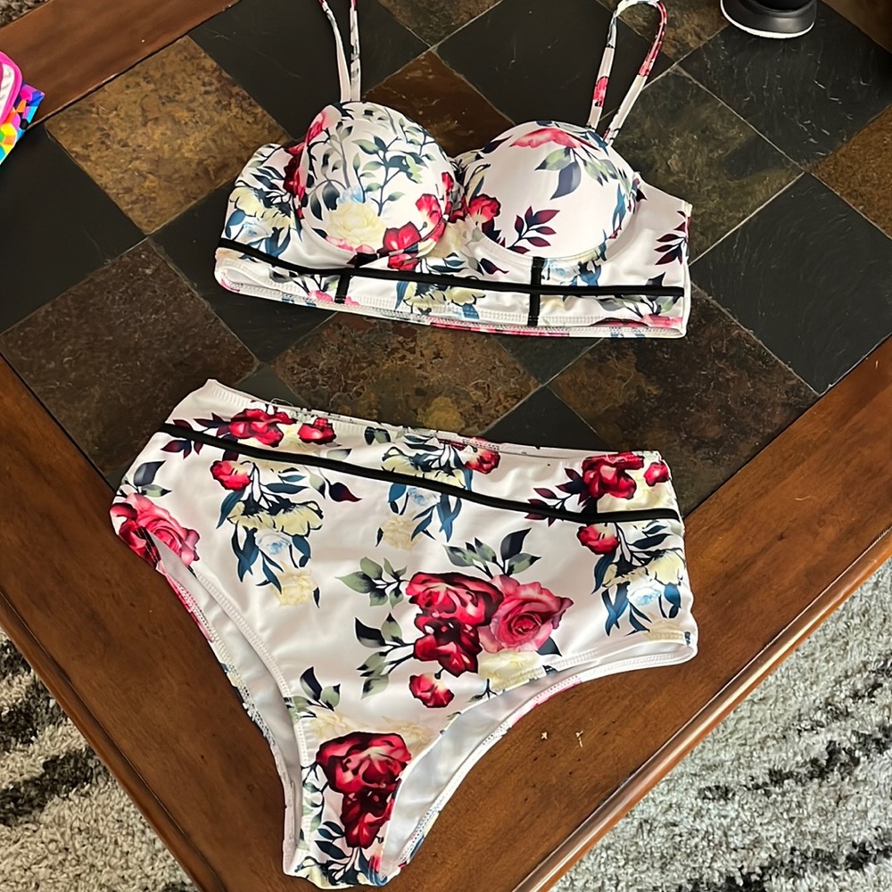 DRESSFO rose print, high waisted bottoms size XL
